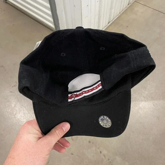 Vintage NFL Tampa Bay Buccaneers Strapback Hat - Picture 6 of 8